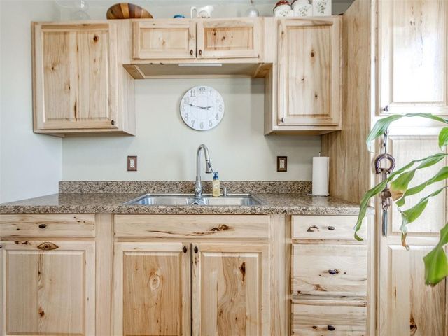 910 S 10th Street, Kingfisher, OK 73750