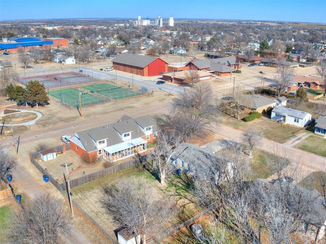 910 S 10th Street, Kingfisher, OK 73750