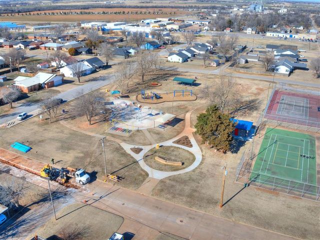 910 S 10th Street, Kingfisher, OK 73750