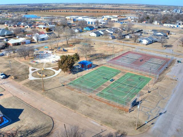 910 S 10th Street, Kingfisher, OK 73750