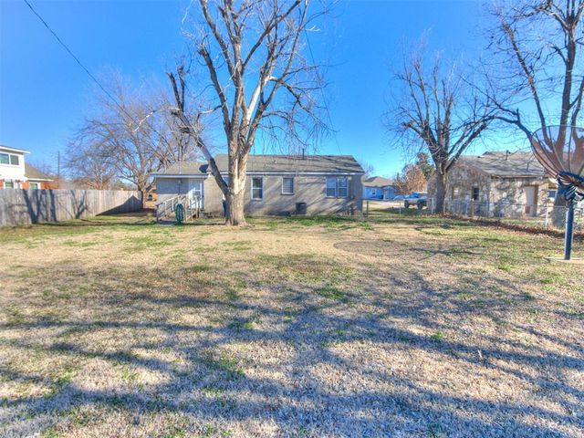 910 S 10th Street, Kingfisher, OK 73750