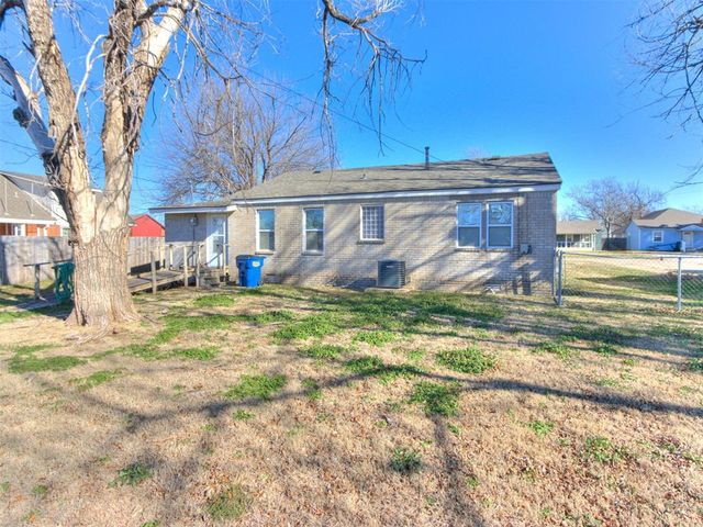 910 S 10th Street, Kingfisher, OK 73750