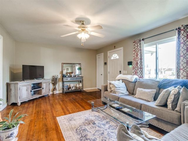 910 S 10th Street, Kingfisher, OK 73750