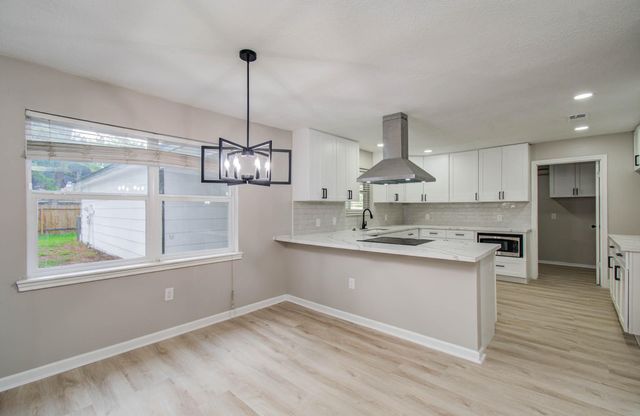 4735 Theall Road, Houston, TX 77066