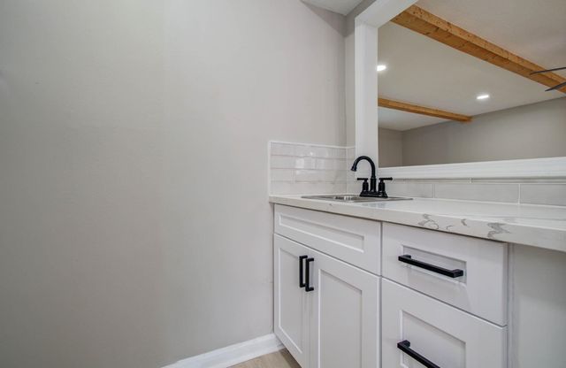 4735 Theall Road, Houston, TX 77066