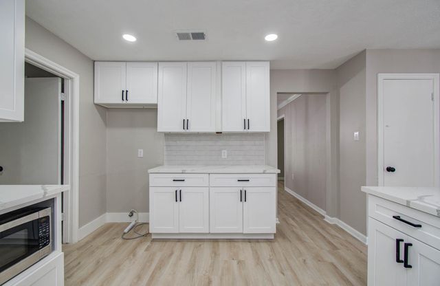 4735 Theall Road, Houston, TX 77066