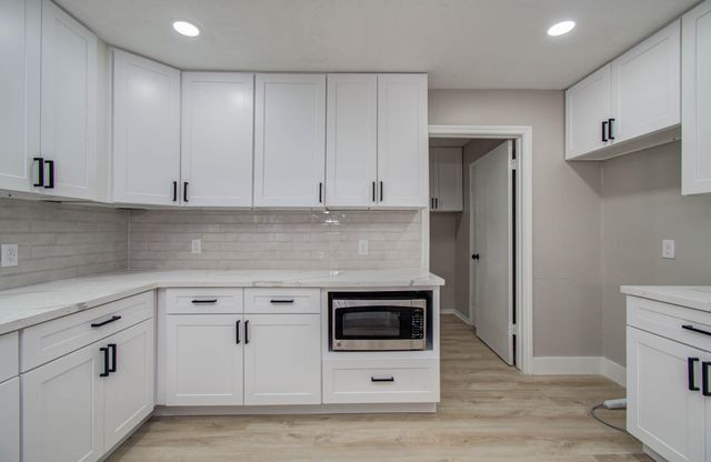 4735 Theall Road, Houston, TX 77066