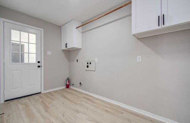 4735 Theall Road, Houston, TX 77066