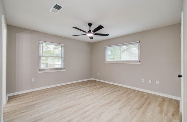 4735 Theall Road, Houston, TX 77066