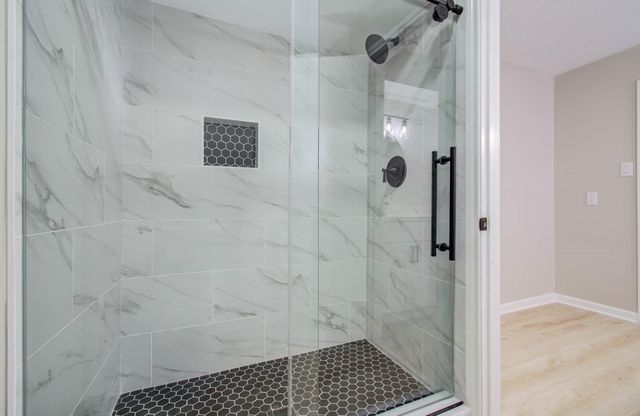 4735 Theall Road, Houston, TX 77066