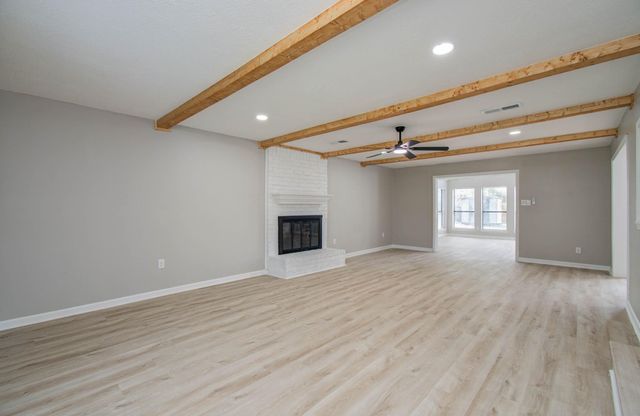 4735 Theall Road, Houston, TX 77066