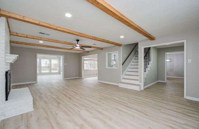 4735 Theall Road, Houston, TX 77066