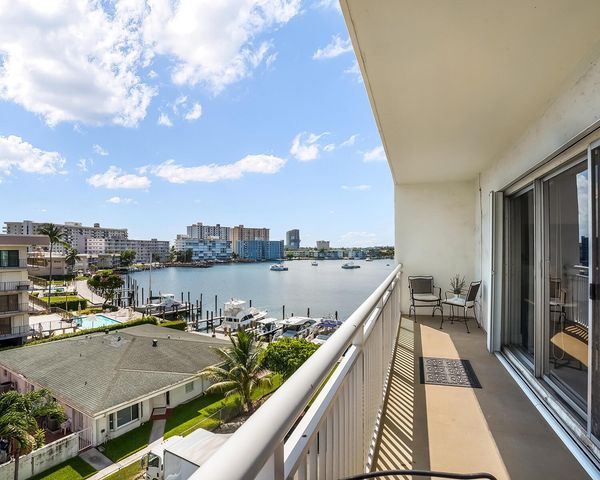 126 Golden Isles Drive 52A, Hallandale Beach, FL 33009