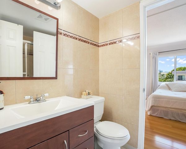 126 Golden Isles Drive 52A, Hallandale Beach, FL 33009