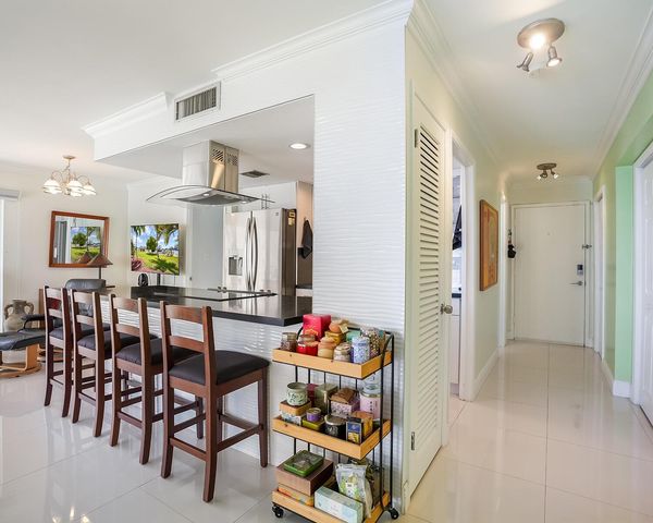 126 Golden Isles Drive 52A, Hallandale Beach, FL 33009