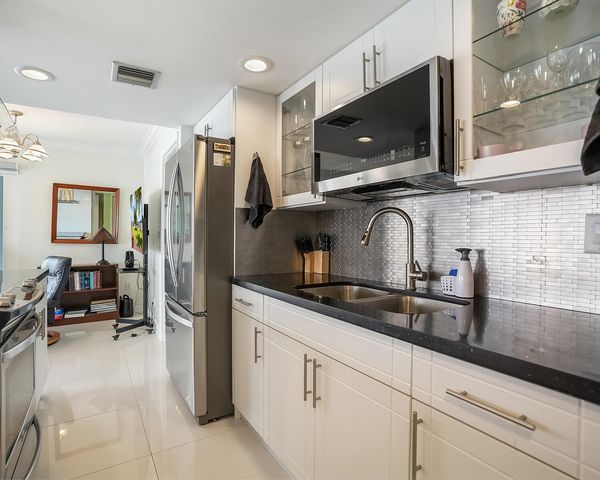 126 Golden Isles Drive 52A, Hallandale Beach, FL 33009