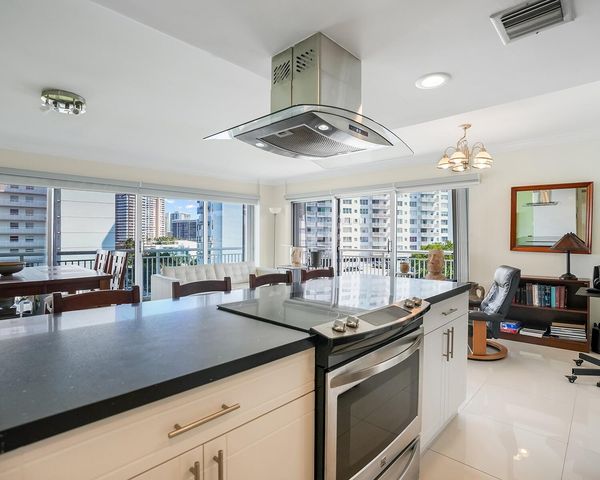 126 Golden Isles Drive 52A, Hallandale Beach, FL 33009