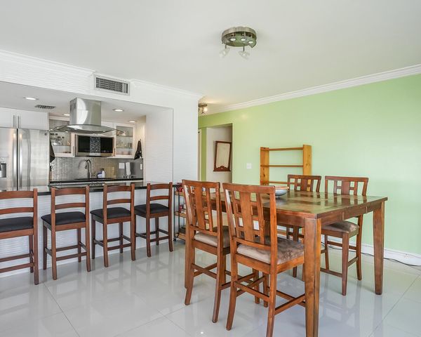 126 Golden Isles Drive 52A, Hallandale Beach, FL 33009