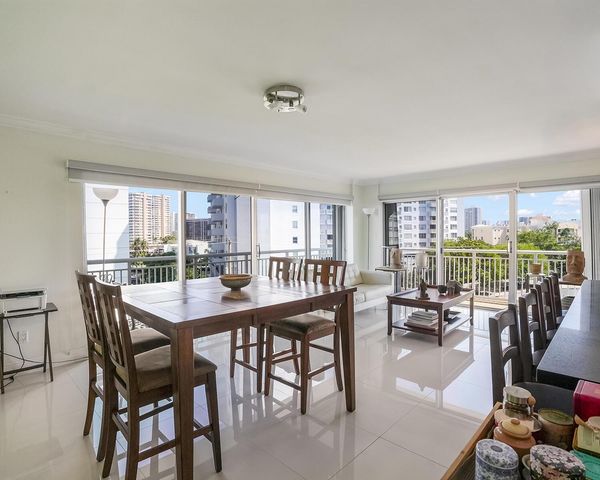 126 Golden Isles Drive 52A, Hallandale Beach, FL 33009