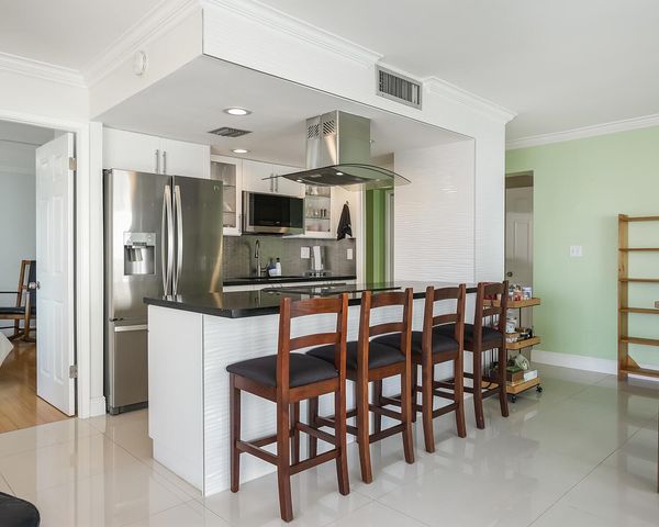 126 Golden Isles Drive 52A, Hallandale Beach, FL 33009