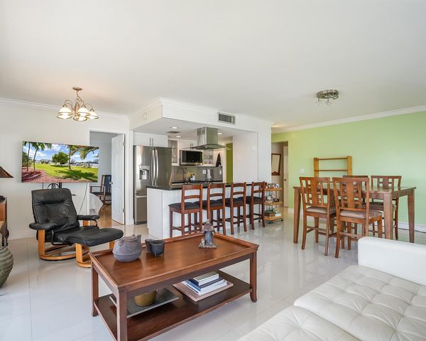 126 Golden Isles Drive 52A, Hallandale Beach, FL 33009