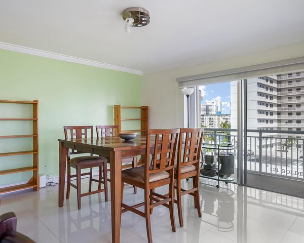 126 Golden Isles Drive 52A, Hallandale Beach, FL 33009
