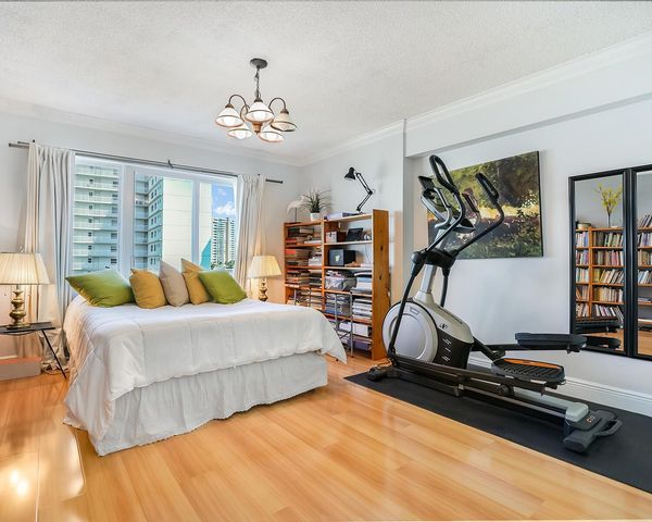 126 Golden Isles Drive 52A, Hallandale Beach, FL 33009