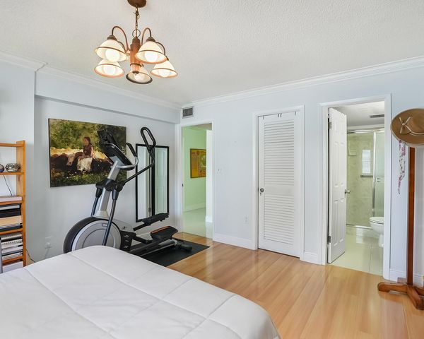 126 Golden Isles Drive 52A, Hallandale Beach, FL 33009