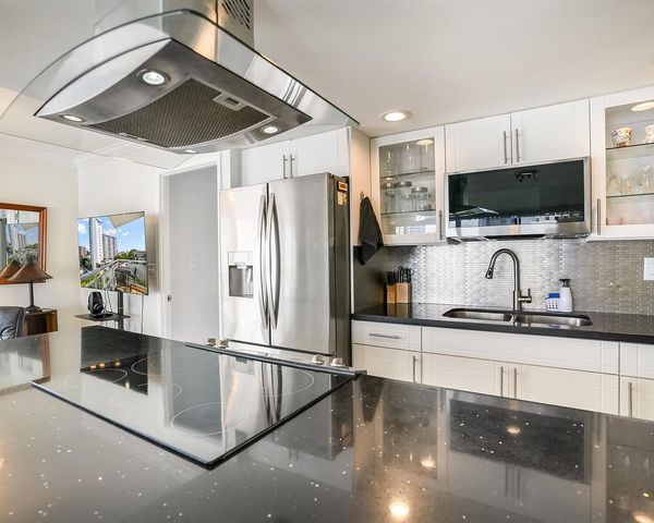 126 Golden Isles Drive 52A, Hallandale Beach, FL 33009