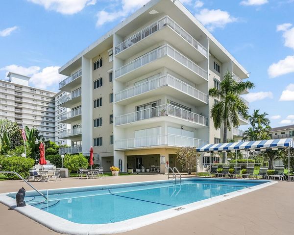 126 Golden Isles Drive 52A, Hallandale Beach, FL 33009