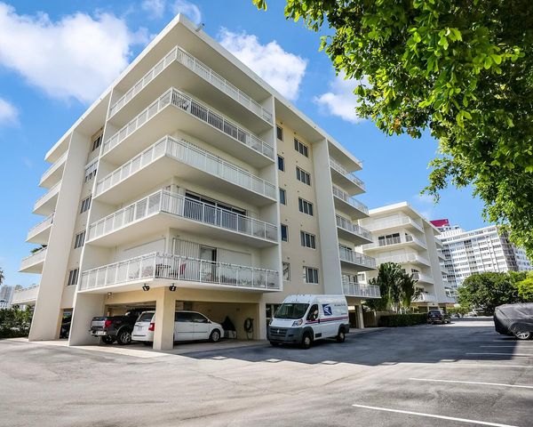 126 Golden Isles Drive 52A, Hallandale Beach, FL 33009
