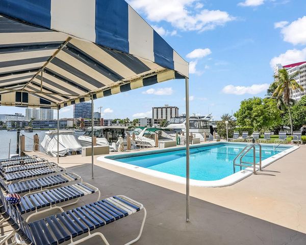 126 Golden Isles Drive 52A, Hallandale Beach, FL 33009
