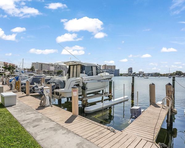 126 Golden Isles Drive 52A, Hallandale Beach, FL 33009