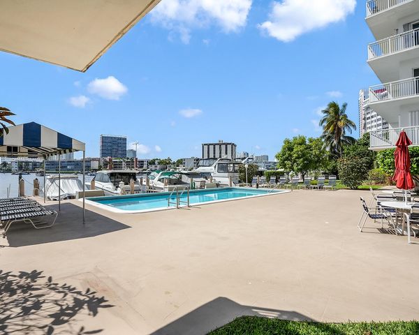 126 Golden Isles Drive 52A, Hallandale Beach, FL 33009