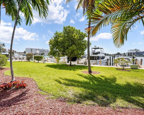 126 Golden Isles Drive 52A, Hallandale Beach, FL 33009