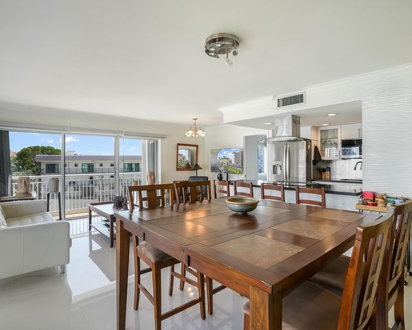 126 Golden Isles Drive 52A, Hallandale Beach, FL 33009