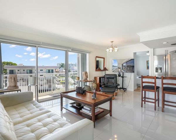 126 Golden Isles Drive 52A, Hallandale Beach, FL 33009