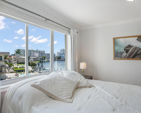 126 Golden Isles Drive 52A, Hallandale Beach, FL 33009