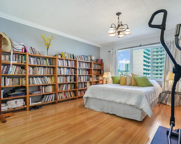 126 Golden Isles Drive 52A, Hallandale Beach, FL 33009