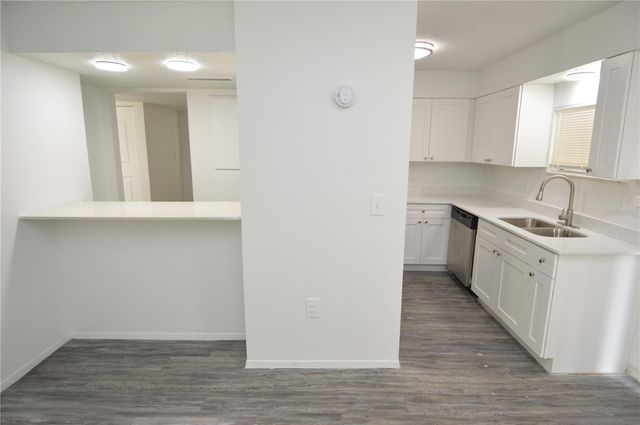 5004 CASTILE PLACE 463, Tampa, FL 33617