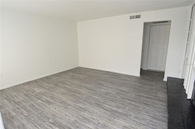 5004 CASTILE PLACE 463, Tampa, FL 33617