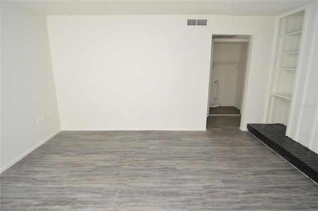 5004 CASTILE PLACE 463, Tampa, FL 33617