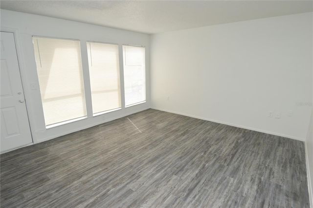 5004 CASTILE PLACE 463, Tampa, FL 33617