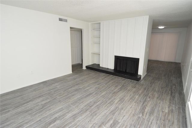 5004 CASTILE PLACE 463, Tampa, FL 33617