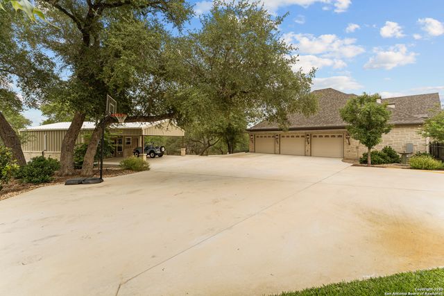 149 Bridgewater, La Vernia, TX 78121