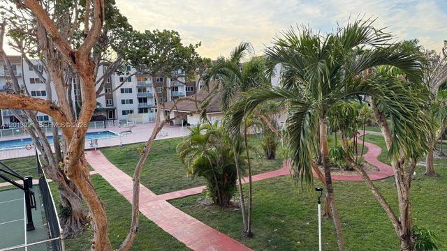 6940 Miami Gardens Dr 1-320, Hialeah, FL 33015