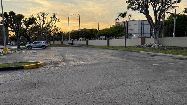 6940 Miami Gardens Dr 1-320, Hialeah, FL 33015