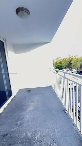 6940 Miami Gardens Dr 1-320, Hialeah, FL 33015