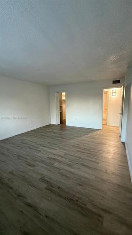 6940 Miami Gardens Dr 1-320, Hialeah, FL 33015