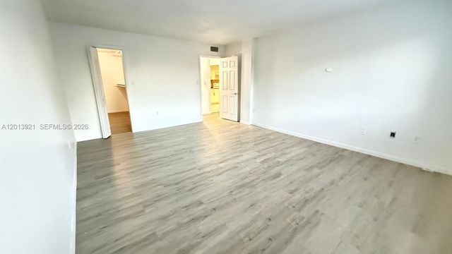 6940 Miami Gardens Dr 1-320, Hialeah, FL 33015